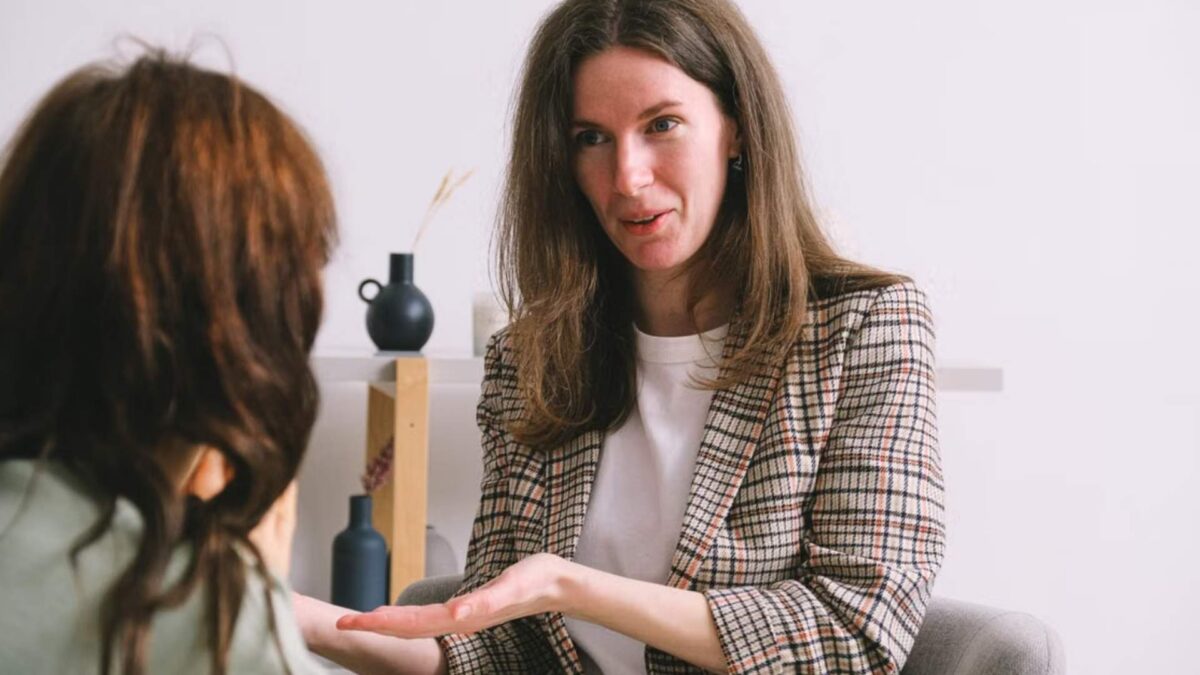 Counsellor explaining How Ketamine Works in the Brain for Depression